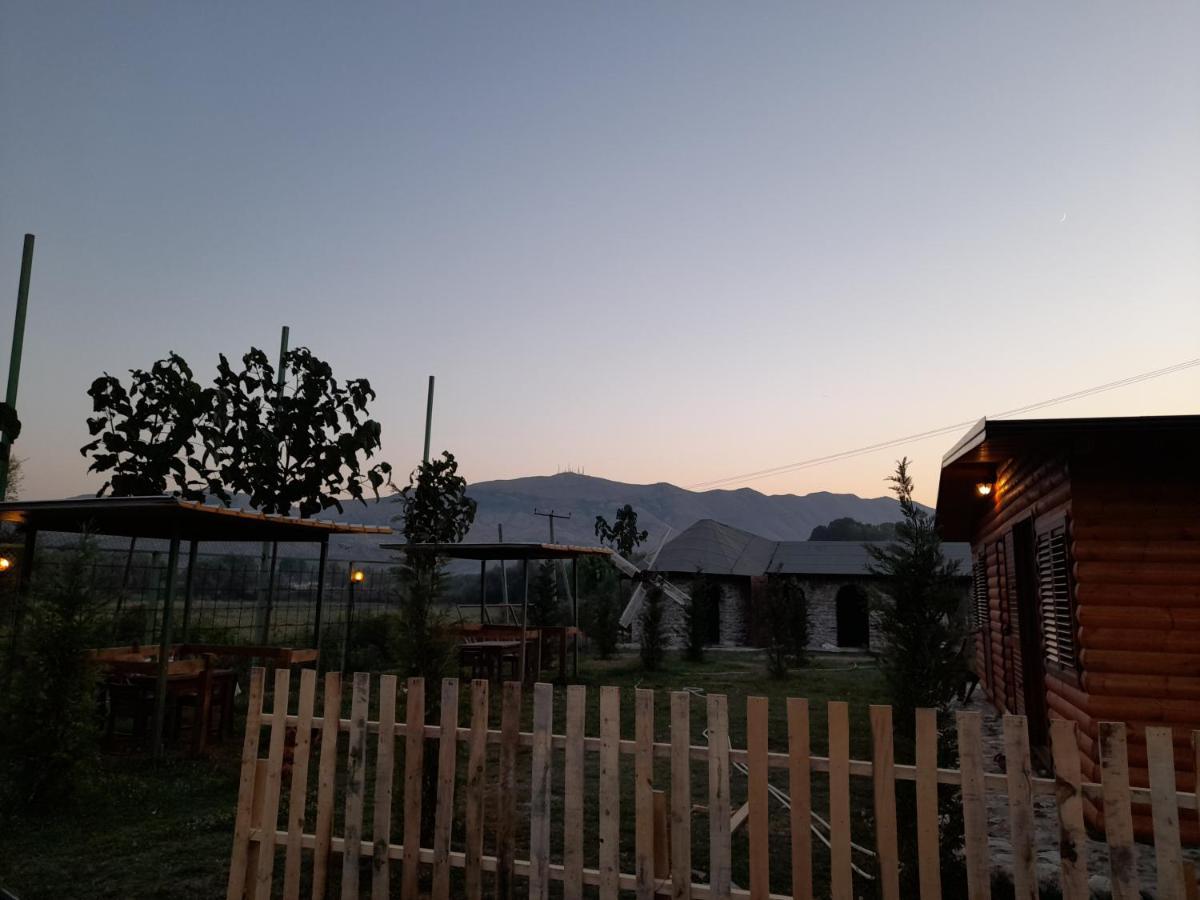 Windmill Shkodra Gesthouse Camping & Grill Eksteriør bilde