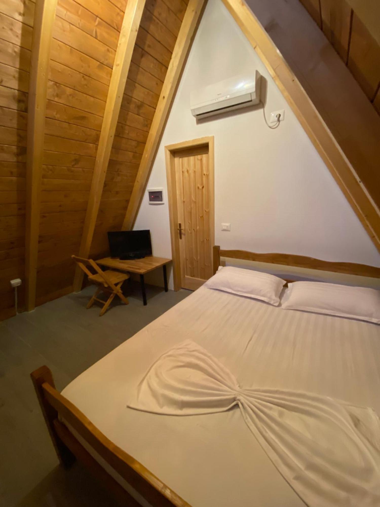 Windmill Shkodra Gesthouse Camping & Grill Eksteriør bilde